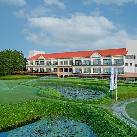 Club Mahindra Kensville Ahmedabad Exterior foto