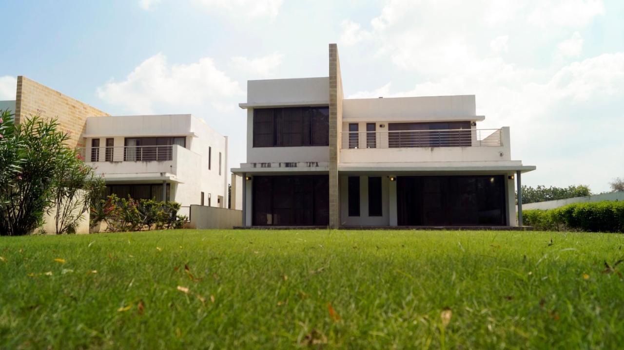 Club Mahindra Kensville Ahmedabad Exterior foto