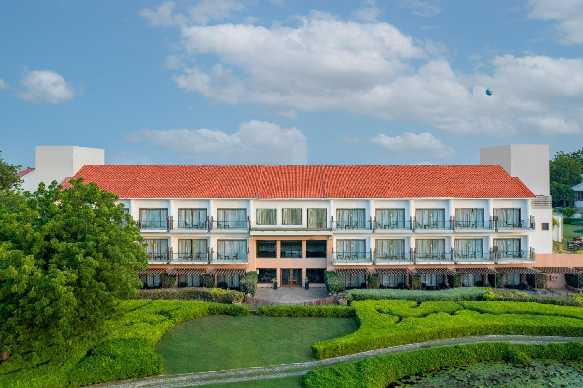 Club Mahindra Kensville Ahmedabad Exterior foto